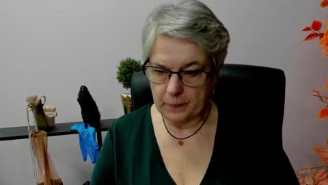 Snapshot of iris_xdesire chatting on 02/14/25, 11:31 I R I S online show from 02/14/25, 11:31