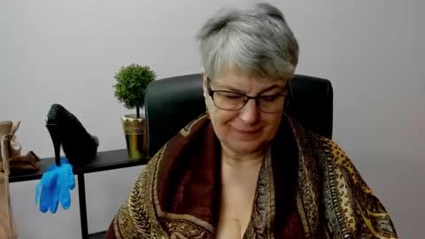 Snapshot of iris_xdesire chatting on 02/17/25, 10:51 I R I S online show from 02/17/25, 10:51