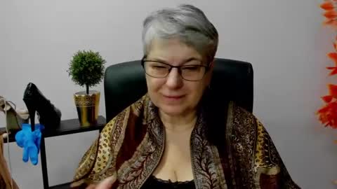 Snapshot of iris_xdesire chatting on 02/18/25, 07:32 I R I S online show from 02/18/25, 07:32