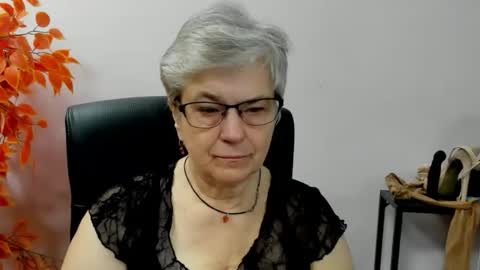 Snapshot of iris_xdesire chatting on 09/29/25, 06:18 I R I S online show from 09/29/25, 06:18