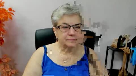 Snapshot of iris_xdesire chatting on 10/13/25, 06:24 I R I S online show from 10/13/25, 06:24