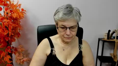 Snapshot of iris_xdesire chatting on 10/16/25, 06:25 I R I S online show from 10/16/25, 06:25