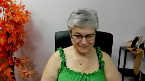 Snapshot of iris_xdesire chatting on 10/17/25, 07:33 I R I S online show from 10/17/25, 07:33