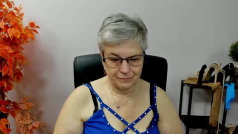 Snapshot of iris_xdesire chatting on 10/21/25, 06:14 I R I S online show from 10/21/25, 06:14