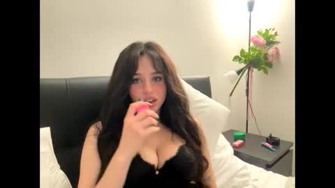 Snapshot of irisbabyyyyyyy chatting on 05/19/26, 10:27 irisbabyyyyyyy online show from 05/19/26, 10:27