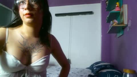 Snapshot of irisbell_ chatting on 12/27/24, 02:25 Camilla online show from 12/27/24, 02:25