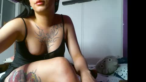 Snapshot of irisbell_ chatting on 12/31/24, 01:04 Camilla online show from 12/31/24, 01:04