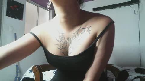 Snapshot of irisbell_ chatting on 01/14/25, 02:22 Camilla online show from 01/14/25, 02:22