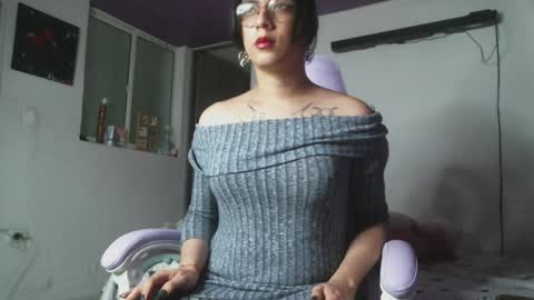 Snapshot of irisbell_ chatting on 01/21/25, 11:45 Camilla online show from 01/21/25, 11:45