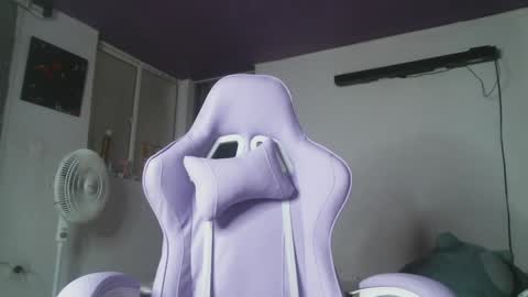 Snapshot of irisbell_ chatting on 01/27/25, 02:57 Camilla online show from 01/27/25, 02:57