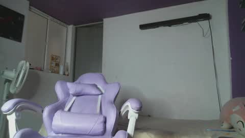 Snapshot of irisbell_ chatting on 02/23/25, 03:40 Camilla online show from 02/23/25, 03:40