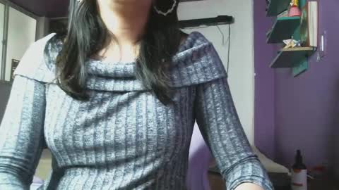 Snapshot of irisbell_ chatting on 03/10/25, 01:21 Camilla online show from 03/10/25, 01:21