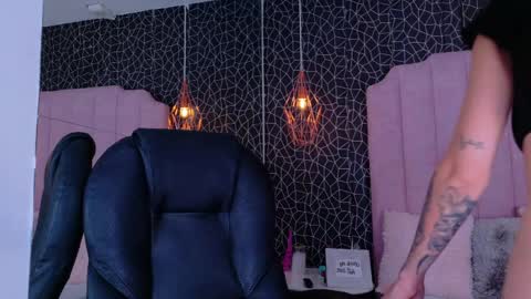 Snapshot of irisdelavega_ chatting on 04/05/26, 02:03 Iris online show from 04/05/26, 02:03