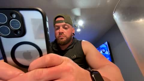 Snapshot of irish419111 chatting on 02/16/26, 05:25 irish419111 online show from 02/16/26, 05:25