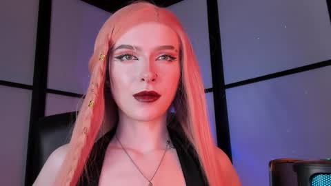 Miss Iris Fansly Miss Iris new inst.  online show from 12/05/24, 10:01