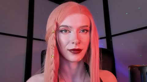 Miss Iris Fansly Miss Iris new inst.  online show from 12/05/24, 01:06