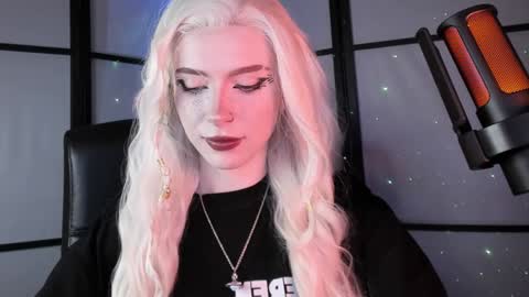 Miss Iris Fansly Miss Iris new inst.  online show from 01/25/25, 05:40