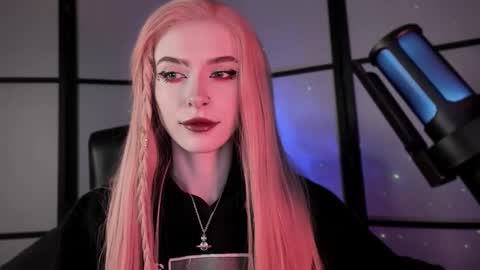 Miss Iris Fansly Miss Iris new inst.  online show from 02/09/25, 05:29