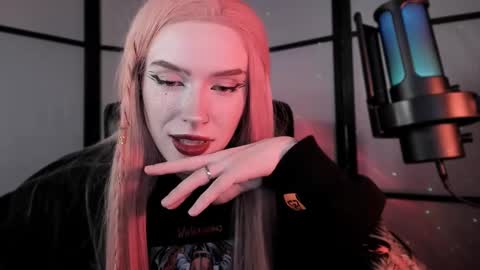 Miss Iris Fansly Miss Iris new inst.  online show from 02/20/25, 02:02