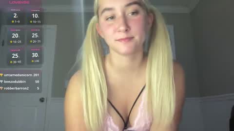 Snapshot of irispink1 chatting on 11/12/25, 02:56 Irispink1 online show from 11/12/25, 02:56