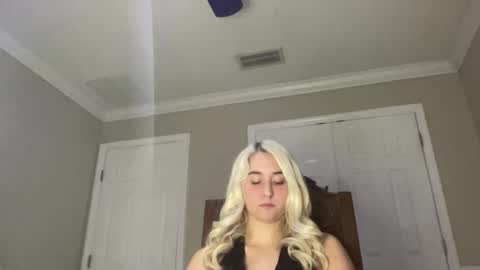 Snapshot of irispink1 chatting on 12/16/25, 01:54 Irispink1 online show from 12/16/25, 01:54