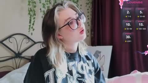 Snapshot of irissocute chatting on 09/10/25, 04:34 I am Cutie Iris3 online show from 09/10/25, 04:34