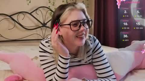 Snapshot of irissocute chatting on 09/19/25, 08:27 I am Cutie Iris3 online show from 09/19/25, 08:27