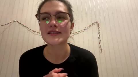 irisss31 online show from 12/26/24, 07:27