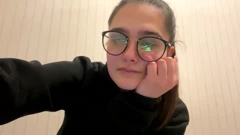 irisss31 online show from 02/07/25, 07:38