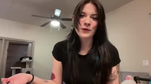 Snapshot of irissweets chatting on 09/27/25, 01:10 irissweets online show from 09/27/25, 01:10