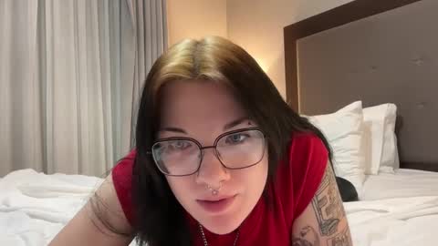 Snapshot of irissweets chatting on 10/10/25, 05:28 irissweets online show from 10/10/25, 05:28