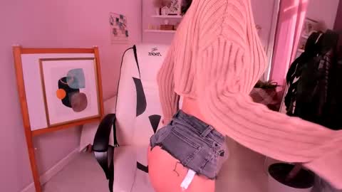 Snapshot of irma_dust chatting on 04/02/26, 08:23 IRMA FOLLOW ME online show from 04/02/26, 08:23