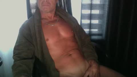 Snapshot of ironout007 chatting on 11/10/25, 12:59 ironout007 online show from 11/10/25, 12:59