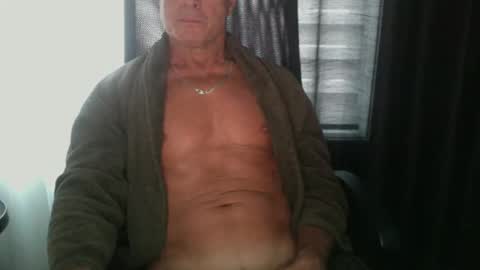 Snapshot of ironout007 chatting on 11/15/25, 12:34 ironout007 online show from 11/15/25, 12:34