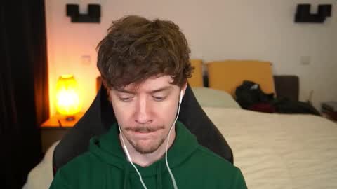 Snapshot of ironthud chatting on 10/05/25, 06:17 Sam online show from 10/05/25, 06:17