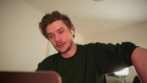 Snapshot of ironthud chatting on 10/25/25, 09:20 Sam online show from 10/25/25, 09:20