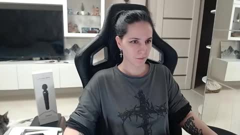 Snapshot of irwi_tomboy chatting on 12/19/24, 08:44 Irwi Tomboy online show from 12/19/24, 08:44