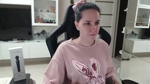 Snapshot of irwi_tomboy chatting on 01/31/25, 12:40 Irwi Tomboy online show from 01/31/25, 12:40