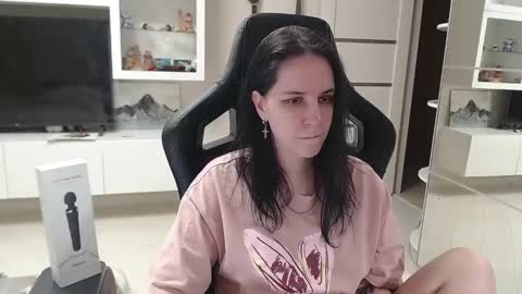 Snapshot of irwi_tomboy chatting on 03/07/25, 10:21 Irwi Tomboy online show from 03/07/25, 10:21