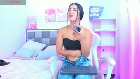 Snapshot of isa7_ chatting on 04/24/26, 01:57 Isabella online show from 04/24/26, 01:57