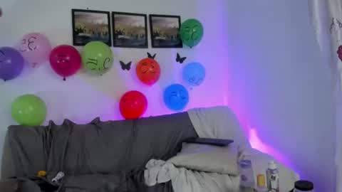 Snapshot of isa__sweet_ chatting on 06/18/26, 06:35 isa__sweet_ online show from 06/18/26, 06:35