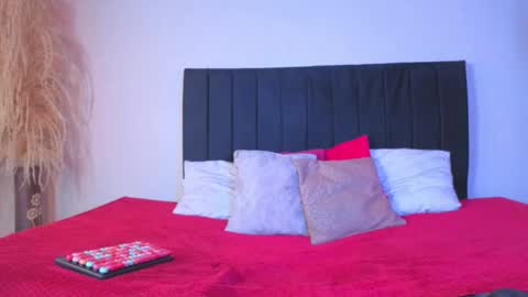 Isa and Natasha online show from 09/10/25, 11:43