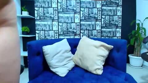 Isa and Natasha online show from 10/21/25, 01:45