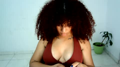 Snapshot of isa_bellaxx23 chatting on 06/12/26, 01:59 isa_bellaxx23 online show from 06/12/26, 01:59