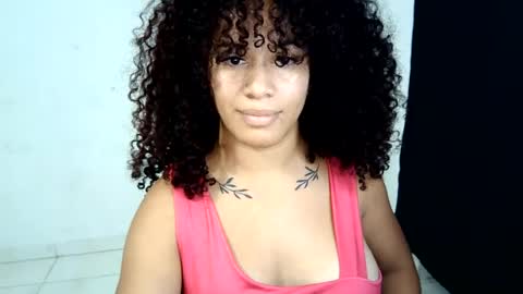 Snapshot of isa_bellaxx23 chatting on 06/15/26, 01:08 isa_bellaxx23 online show from 06/15/26, 01:08