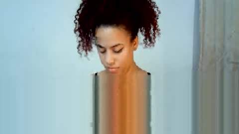 Snapshot of isa_bellaxx23 chatting on 07/10/26, 02:05 isa_bellaxx23 online show from 07/10/26, 02:05