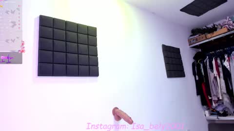 Snapshot of isa_belly_ chatting on 02/14/25, 08:10 Isabella online show from 02/14/25, 08:10