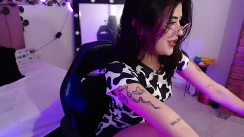 isabela online show from 11/08/25, 01:06