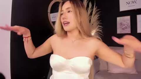 Snapshot of isa_cortes_ chatting on 03/12/26, 02:45 Isa Cortes online show from 03/12/26, 02:45