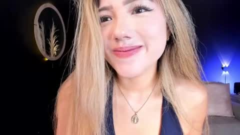 Snapshot of isa_cortes_ chatting on 04/17/26, 01:36 Isa Cortes online show from 04/17/26, 01:36